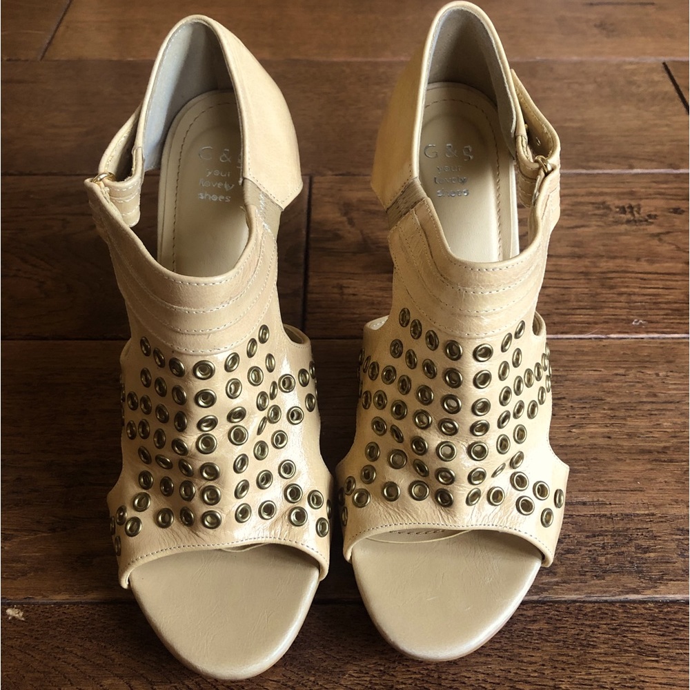 G&g tan/cream colour heels with hole detailing and straps size 38/8